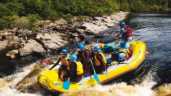 Navigating the rapids on the Franklin River | Carl Roe